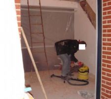 D&eacute;molition de l'escalier b&eacute;ton car celui-ci n'&eacute;tait pas aux normes et tr&egrave;s dangereux &agrave; l'utilisation