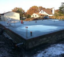 Vide sanitaire termin&eacute;... bien sur il a plut juste apr&egrave;s avoir couler la dalle...