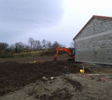 C'est parti!! terrassement du mur de clôture