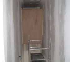 Placard au dessus des escaliers