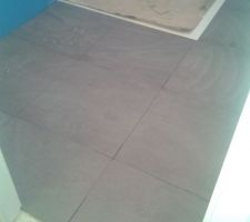 Pose carrelage sol de la salle de bain