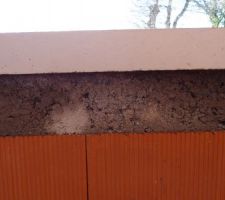 Mise a niveau du seuil de fenetre avec du ciment...merci le pont thermique...