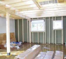 Toujours pas de toiture ! vue de l int&eacute;rieur.