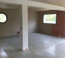 Les chapes en ciment liquide sont coulée le 15 octobre !!! ont les attendais avec impatience celles là