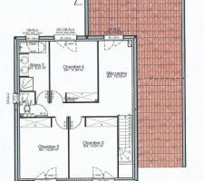 L'étage qui comprend 3 chambres, un coin mezzanine, de wc, une salle de bain avec douche, baignoire et double vasque