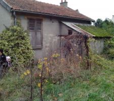 Maison &agrave; d&eacute;molir sur le terrain