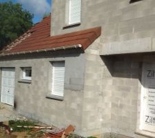 Rattrapage de l'irrégularité du mur de la grande fenêtre