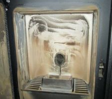 Encrassement important lors de tests avec pellets First Bois soit disant ENplus

On voit qu'en passant l'aspirateur une bonne partie s'en va cependant facilement