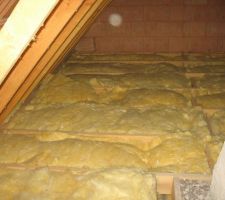 Isolation des combles en 2 couches croisées