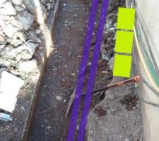 Allé de cuisine en béton avec passage de gaine PVC et incrustation de coffre béton