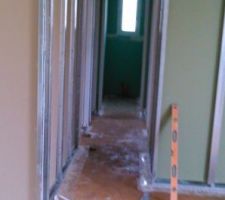 Couloir déservant les chambres / sdb / wc