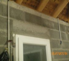 Mur qui donne dans le carport touchés également