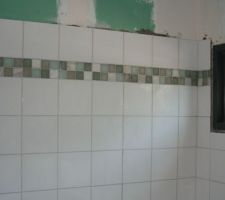 Faience avec joint blanc