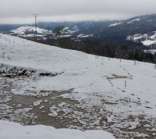 Terrassement du terrain pour démarrage du chantier !! Nous avons une belle patinoire !
