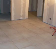 Vue sur le dressing et la salle d'eau