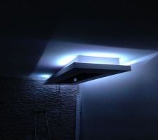 Installation du faux plafond et test de la lumiere indirect. 
PS: manque des LED pour finir le contour.
A suivre....