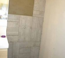Découpe et pose des carreaux : 2 formats coupés ou non, soit 4 tailles en tout à calepiner !