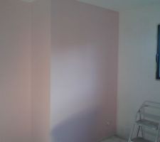 Première couche peinture chambre fille