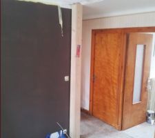 Mur peint par madame couleur terre massai...