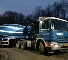 Arrivée du premier semi de 11m3 de béton