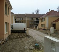 Maison, lot 20 et bâtiment 1 au fond