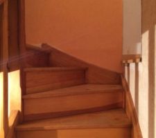 Escalier avec extension Ã  droite de la maison