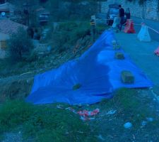 Bâche de protection en place sur le talus... Mon travail de ce jour