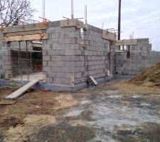 4&egrave;me jour d &eacute;l&eacute;vation des murs et pose des coffres de volet