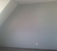 Mur Gris dans la chambre 1