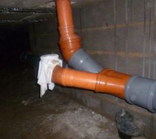 Tuyau assainissement dans le vide sanitaire