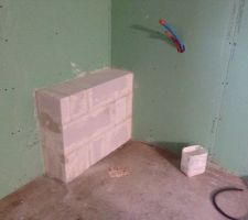Le banc pour la douche que j'ai fait en siporex!