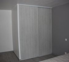 2 portes de 90 cm pour fermer le dressing