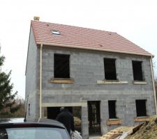 Les rebords de fenêtre et porte sont posés