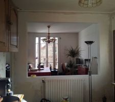 Emplacement de la verrière côté cuisine avec une vue sur la salle