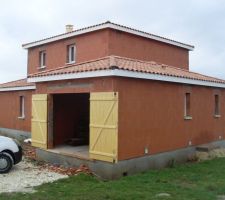 Menuiseries garage : portes battantes qui seront peintes en blanc