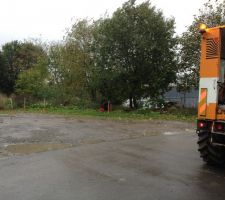 Mise en place des piquets pour l'&eacute;tude de sol