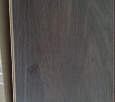 Nous avons profité d'une promo pour acheter le parquet stratifié pour le bureau