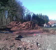 Après élagage, je suis contente nous avons quand même le soleil!  1m50 de profond pour le vide sanitaire
