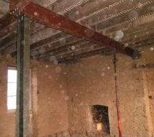 Poutrelle et poteau remplaçant le colombage au RDC