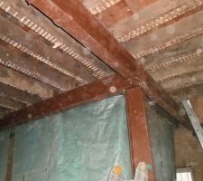 Poutrelle et poteau rempla&ccedil;ant le colombage au RDC