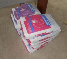 Les rails et montants du plaquiste pour le doublage