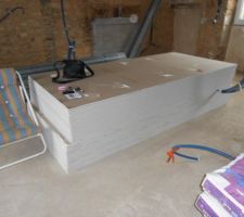 Les rails et montants du plaquiste pour le doublage