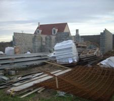 Vue générale - Bon avancement des travaux et livraison des materiaux necessaires à la preparation du plancher de l'étage