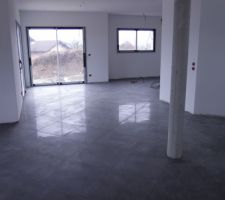 Carrelage et joints finis au RDC!!