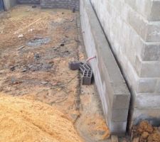 Mur de sout&egrave;nement descente de sous son de mon voisin ...