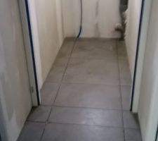 Carrelage 60x60 rectifié, vue des toilettes