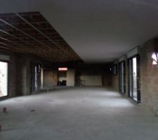 Qu'est ce ? Le nouveau Gideum ? Parceque c'est vrai que là...cela fait un peu salle des fêtes ? Non ?