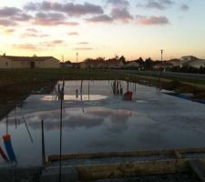 Radier coulé (et beau soleil couchant)