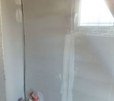 La fenetre des WC du RDC a rabaisser de 30 cm