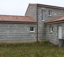 Gouttières rouge bordeaux